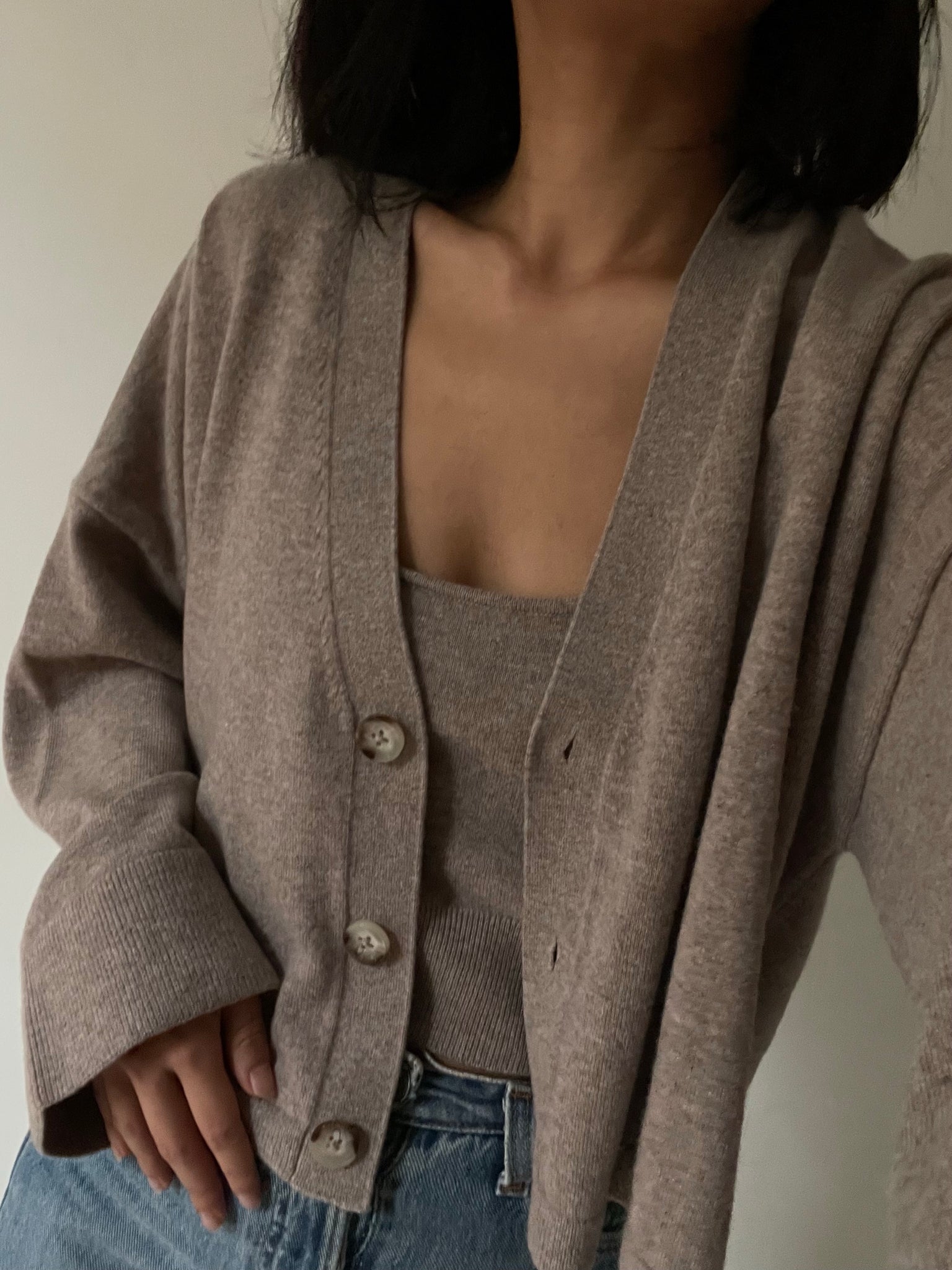 HYACINTHE CASHMERE CARDIGAN IN BISCUIT