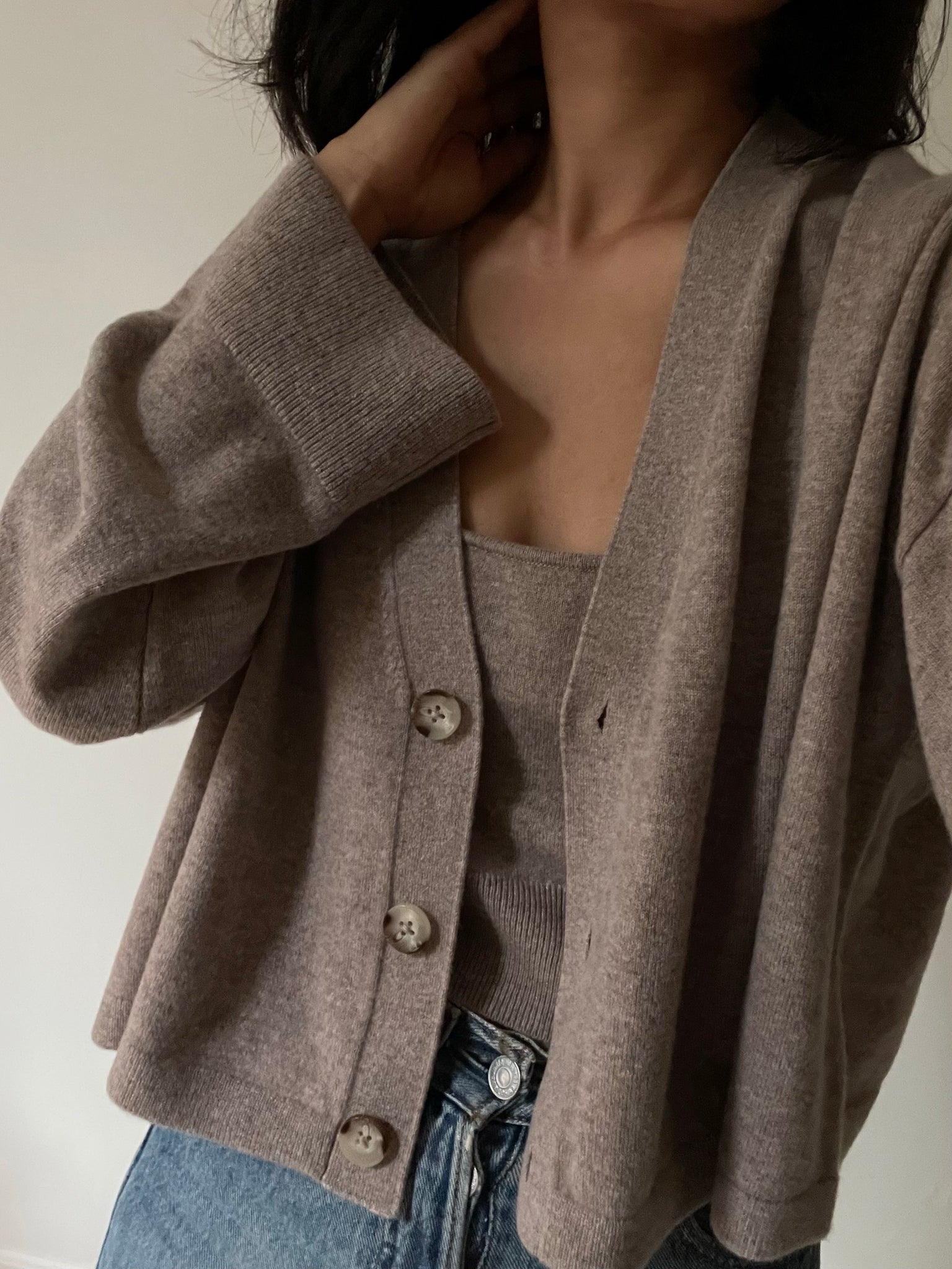 HYACINTHE CASHMERE CARDIGAN IN BISCUIT